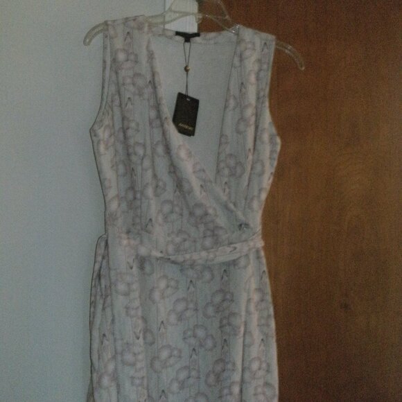 NWT Ivory & Mauve Floral Print Sleeveless Wrap Dress with Matching Sash Belt ~ 6 - Picture 2 of 4